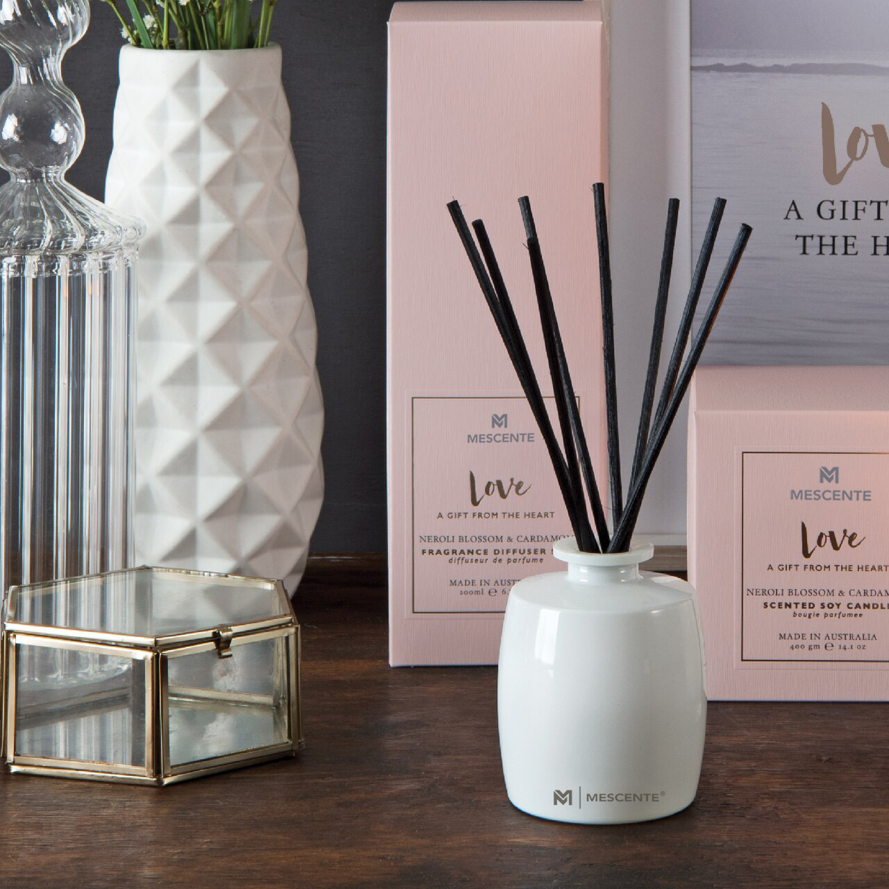 Velká skleněná láhev M&Scent Home Essentials Aroma rákosový difuzér Dárková sada s ratanovými tyčinkami