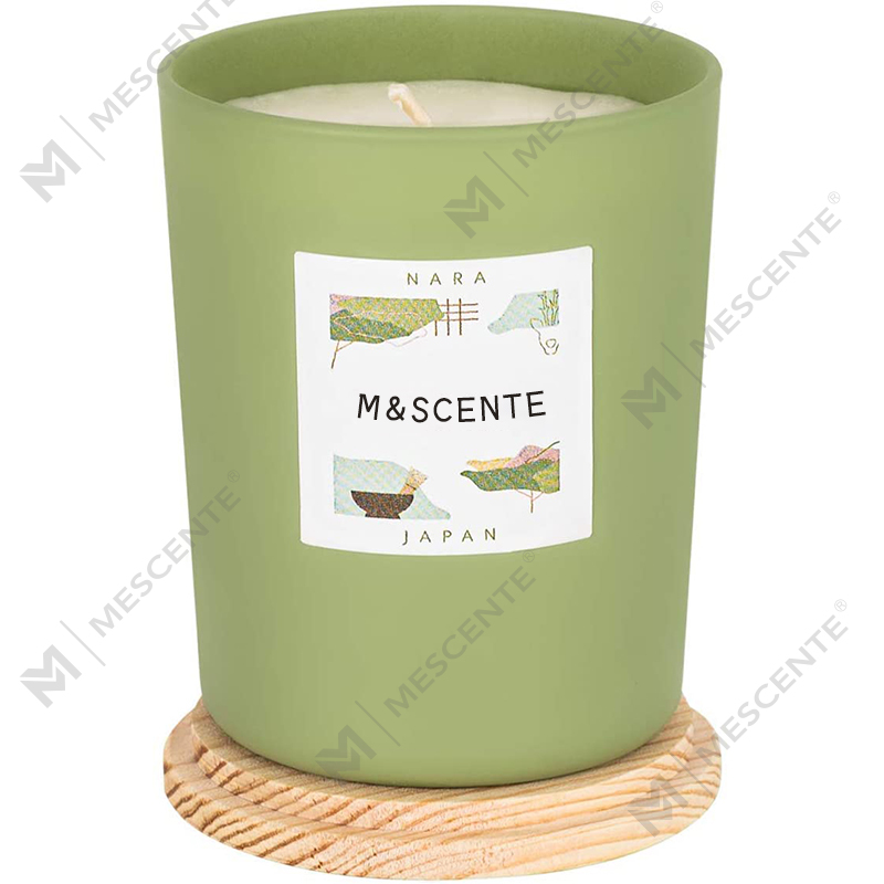 M&Scent zakázková privátní značka vyrábí barevné elegantní svíčky ze sójového vosku