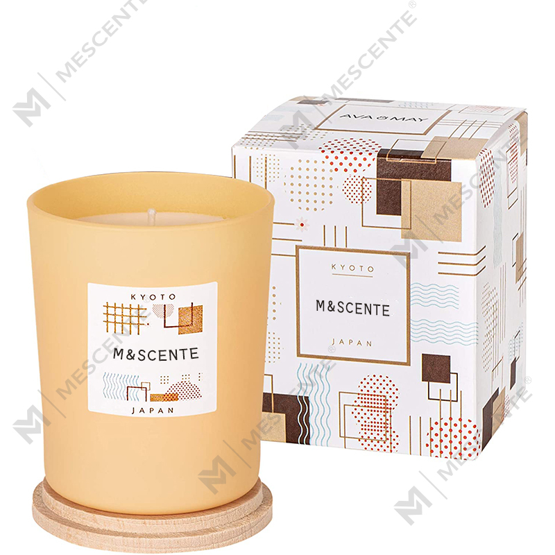 M&Scent zakázková privátní značka vyrábí barevné elegantní svíčky ze sójového vosku