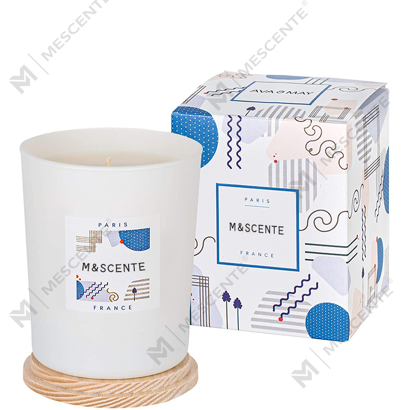 M&Scent zakázková privátní značka vyrábí barevné elegantní svíčky ze sójového vosku