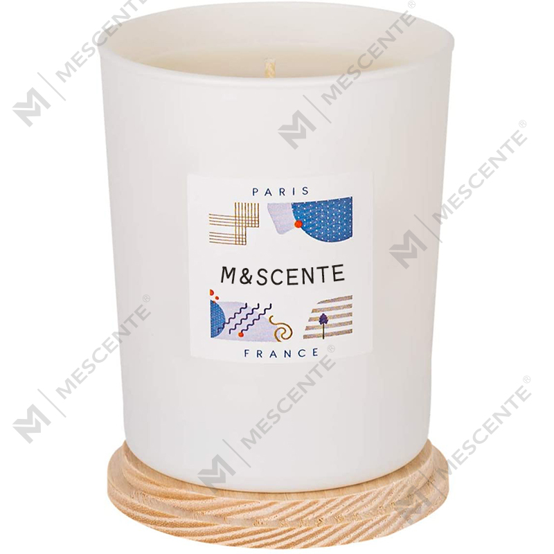 M&Scent zakázková privátní značka vyrábí barevné elegantní svíčky ze sójového vosku