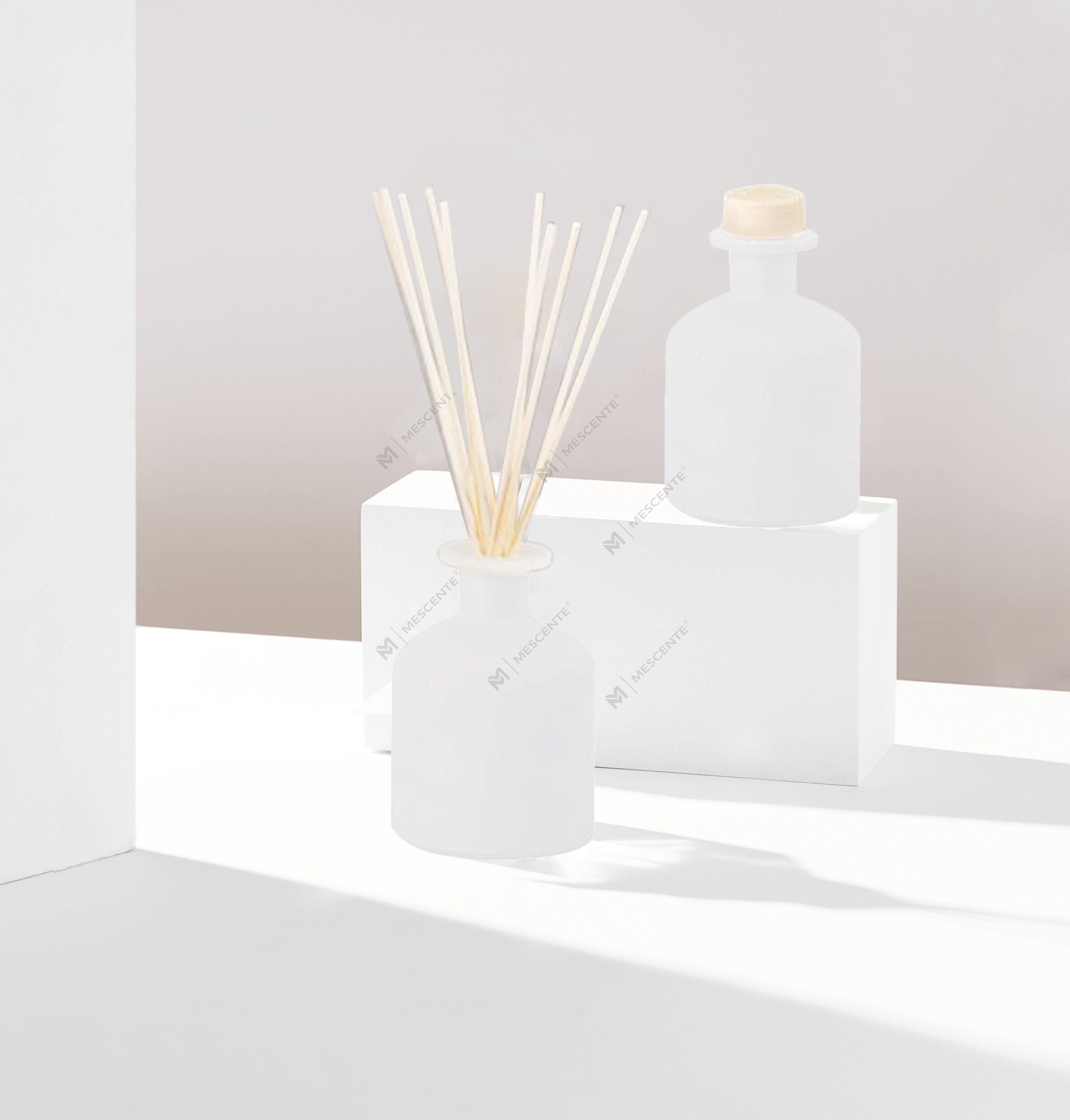 Mescente Luxury 180ml přizpůsobená skleněná láhev rákosový difuzér esenciálního oleje pro hotely