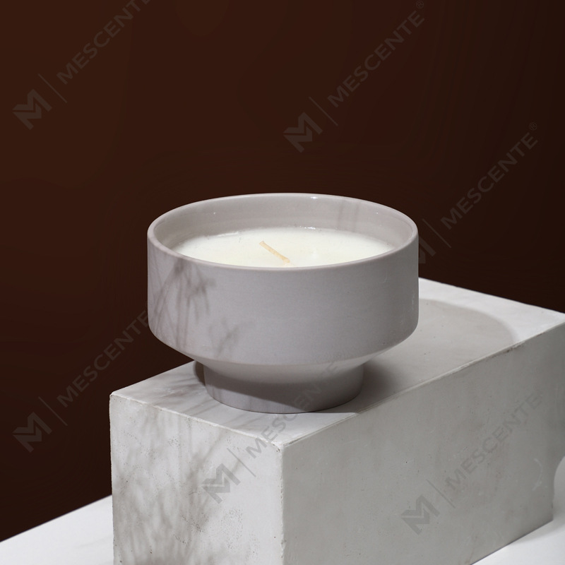 Velkoobchodní velkoobchod M&Scent na zakázku s velkými moderními 3 knotovými bílými matnými vánočními svíčkami s bambusovým víkem