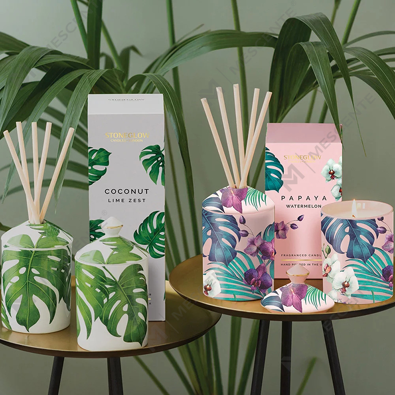 M&Scent speciální designová barevná skleněná svíčka Urban Botanics se skládací krabičkou