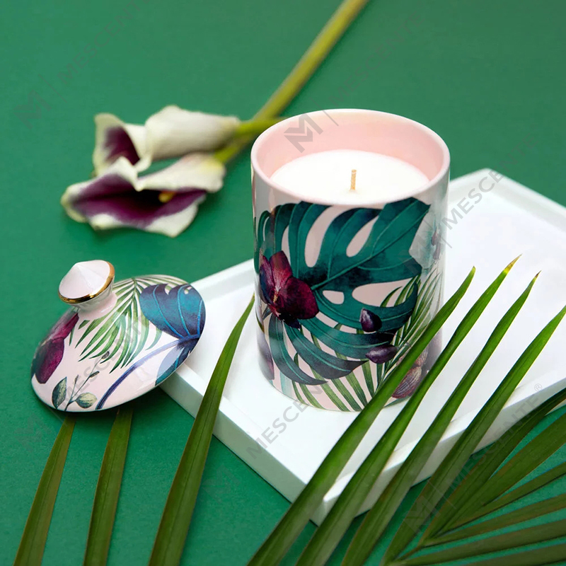 M&Scent speciální designová barevná skleněná svíčka Urban Botanics se skládací krabičkou