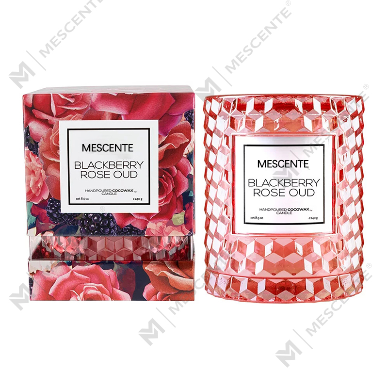 M&Scent vlastní vánoční dekorace Blackberry Rose Oud Icon Svíčka
